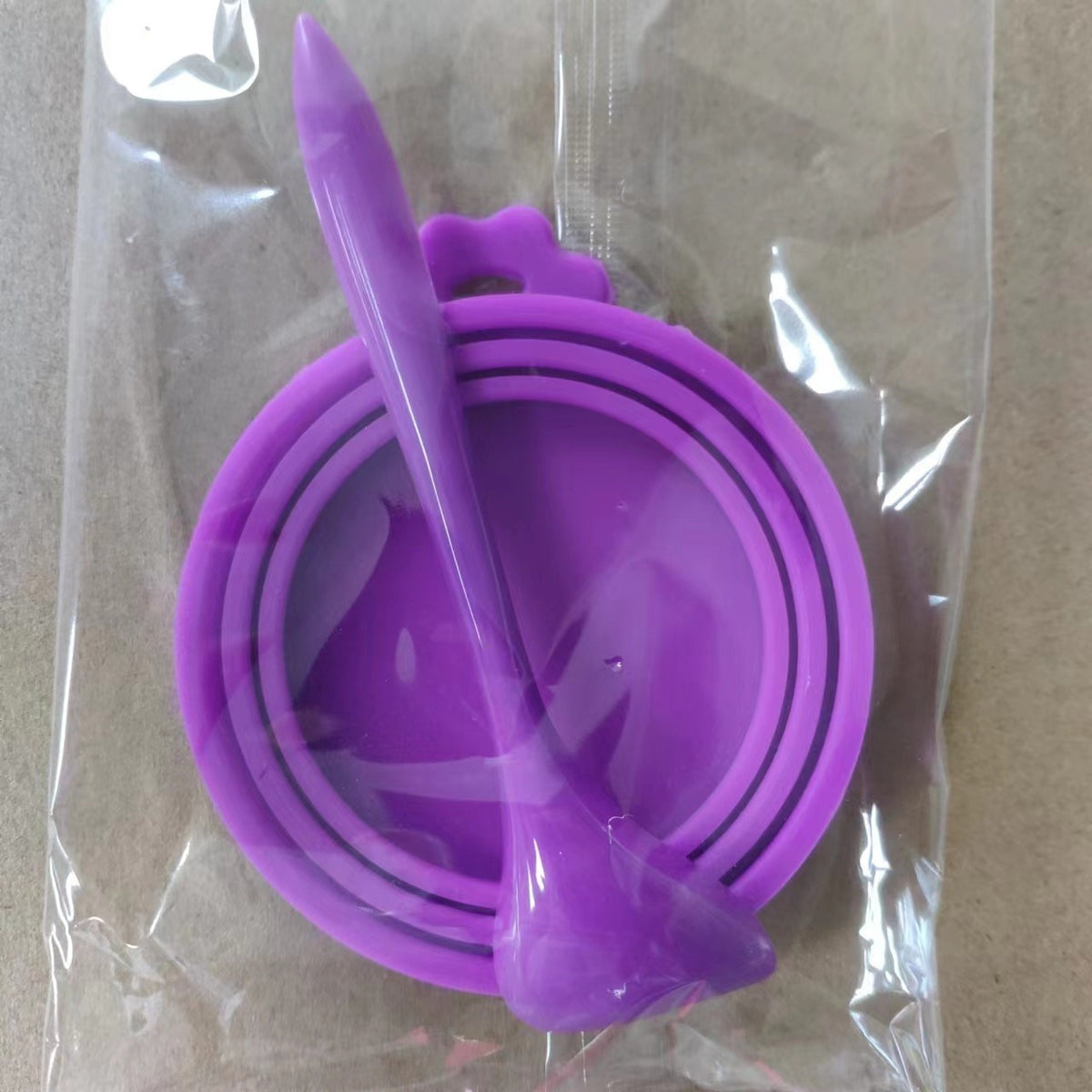 Couvercle en silicone pour boîte de pâtée – Avec cuillère