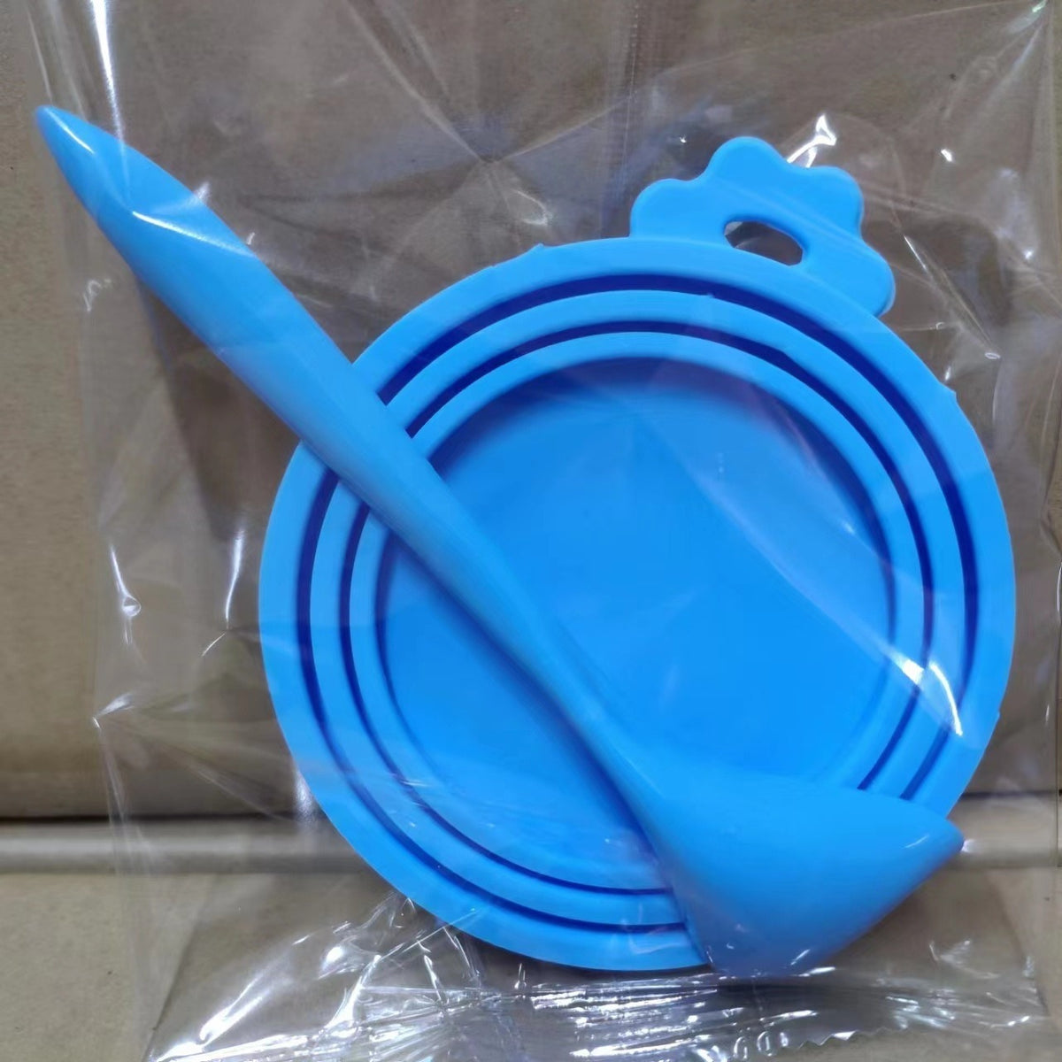 Couvercle en silicone pour boîte de pâtée – Avec cuillère